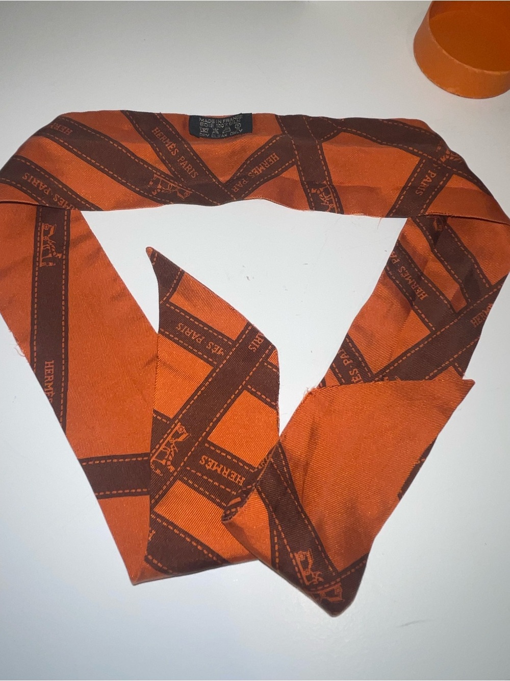 Hermès Twilly Scarf Orange Brown Pattern with Box - Fair Condition - Picture 10 of 11